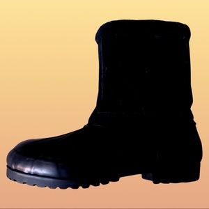 Ladies size 9 black Eddie Bauer weather boots